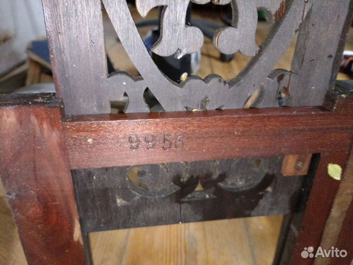 Детали рояля, ноги и пюпитр