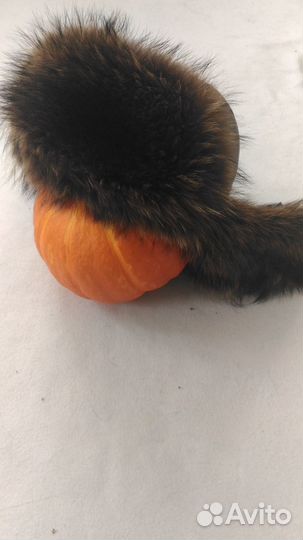 Шапка ушанка кожаная с мехом енота