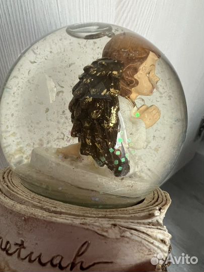 Новогодний шар со снегом