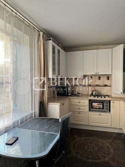 2-к. квартира, 54 м², 1/3 эт.