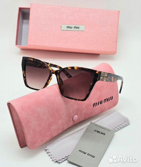 Солнцезащитные очки Miu Miu