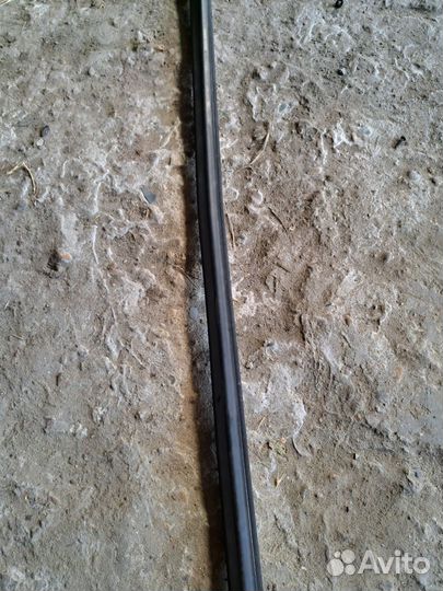 Молдинг стекла передний левый Mitsubishi Mirage