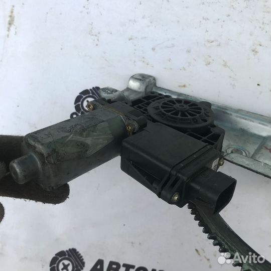 Стеклоподъемник передний правый Опель Вектра б