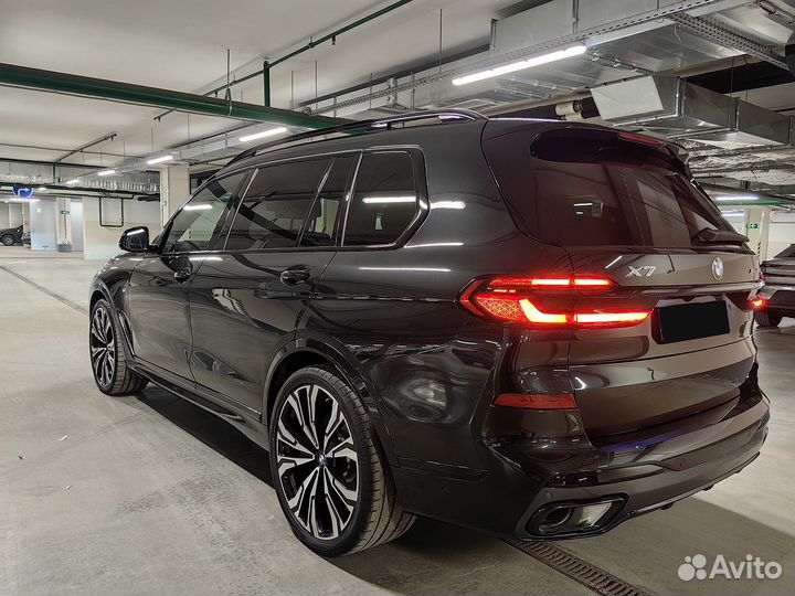 BMW X7 3.0 AT, 2023, 9 000 км