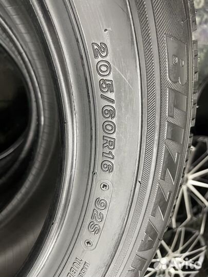 Bridgestone Blizzak VRX 205/60 R16 92S