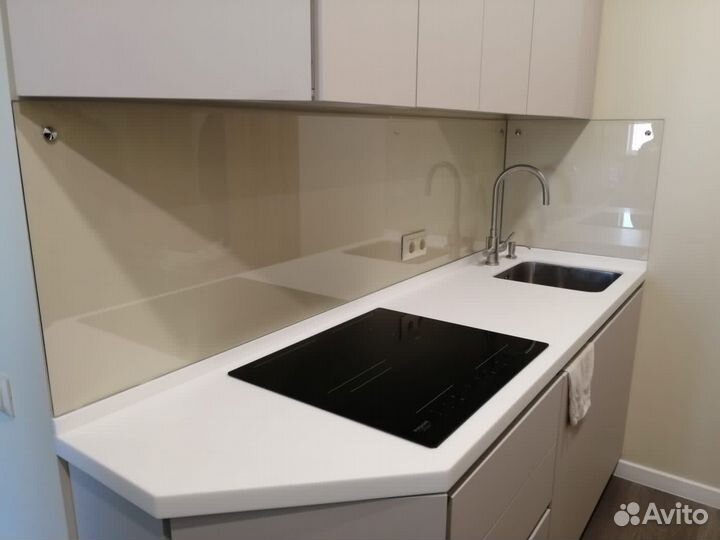 Стеклянный фартук на кухню