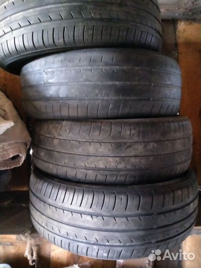 Yokohama BluEarth Ecos ES31 215/55 R17