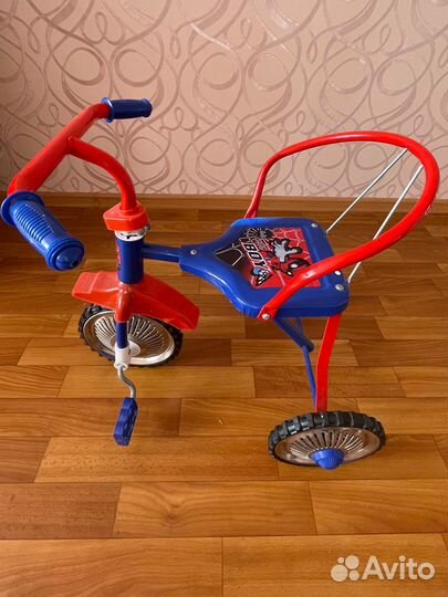 Трехколесный велосипед