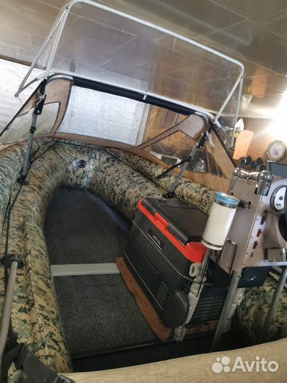 Лодка с мотором