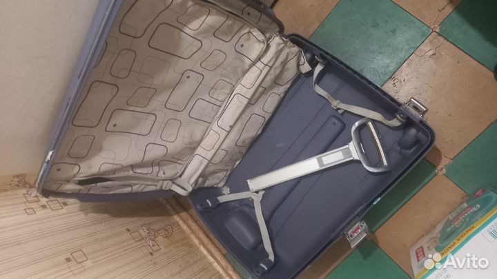 Чемодан пластиковый samsonite большой