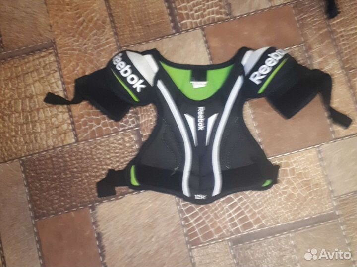 Нагрудник хоккейный reebok