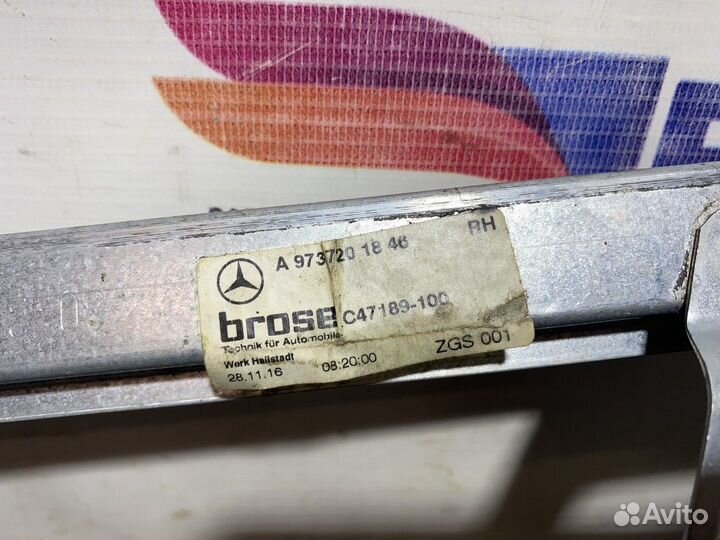 Стеклоподъемник электрический правый