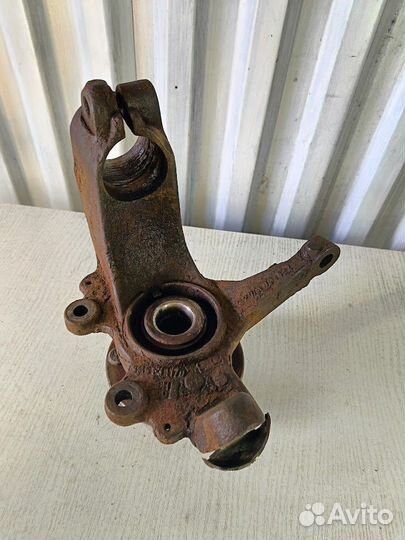 Кулак поворотный передний правый Ford Focus 2