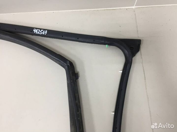 Уплотнитель стекла двери Toyota Hilux AN10,AN20,AN