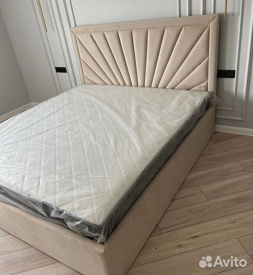 Кровать с мягким изголовьем