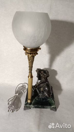 Настольная лампа