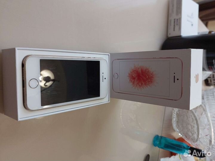 iPhone SE, 32 ГБ