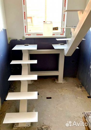 Г-образная лестница с поворотом