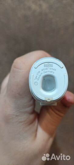 Электрическая зубная щетка oral b