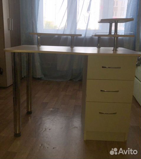 Столик для маникюра