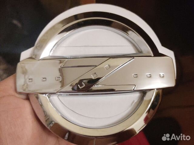 Шильдик на Nissan