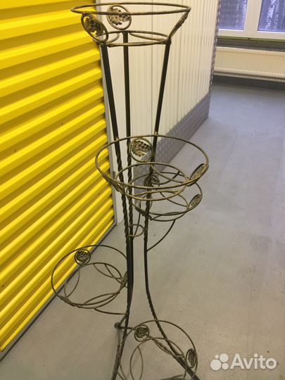 Подставка под цветы, кованная
