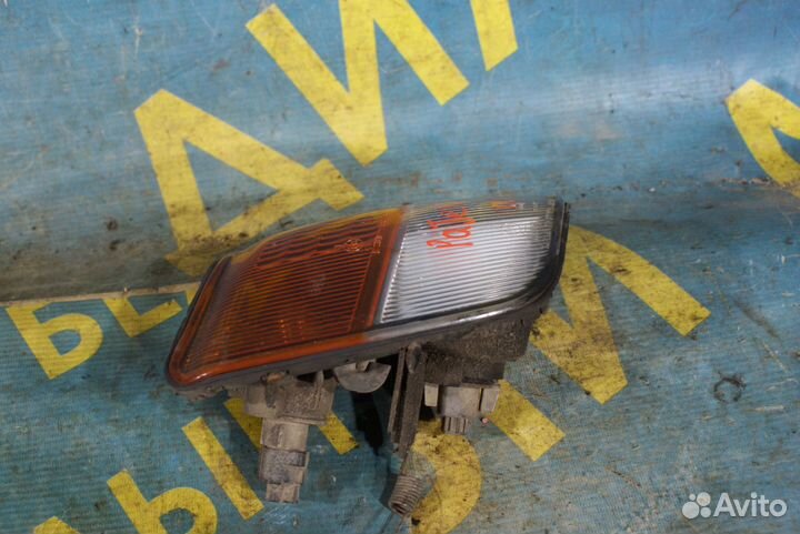 Передний поворотник Mitsubishi Pajero 2