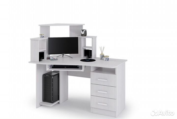 Компьютерный стол угловой с полками