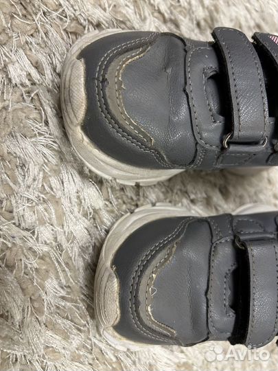 Кроссовки для девочки