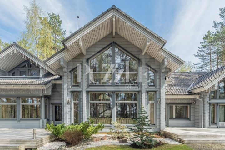 Дом 566,5 м² на участке 87 сот.