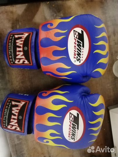Боксерские перчатки Twins 16 oz оригинал