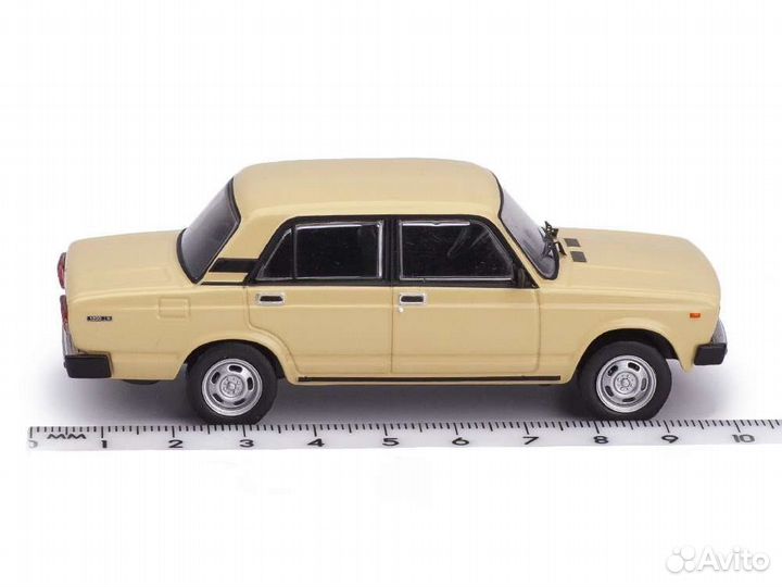 Масштабная модель ваз-2105 ixo models 1:43