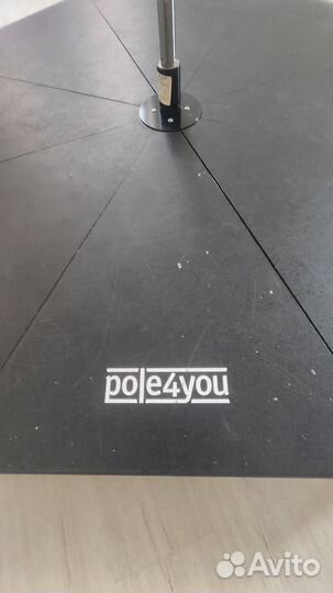 Пилон с подиумом