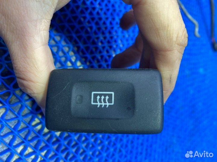 Кнопка обогрева заднего стекла Nissan Primera P11