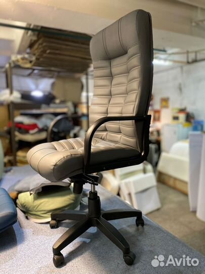Офисное кресло