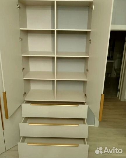 Шкаф распашной угловой