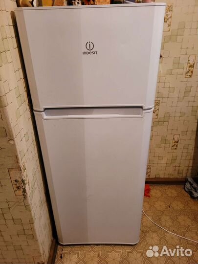 Холодильник Indesit TIA 14