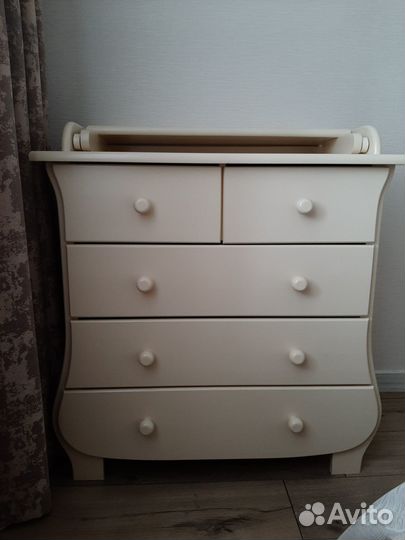 Продам комплект(кроватка+комод)