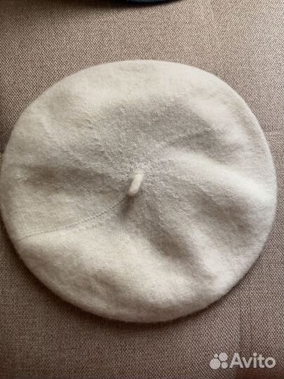 Берет белого цвета