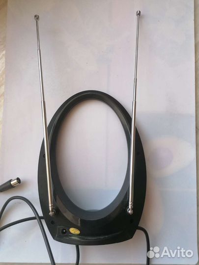 Антенна комнатная с усилителем