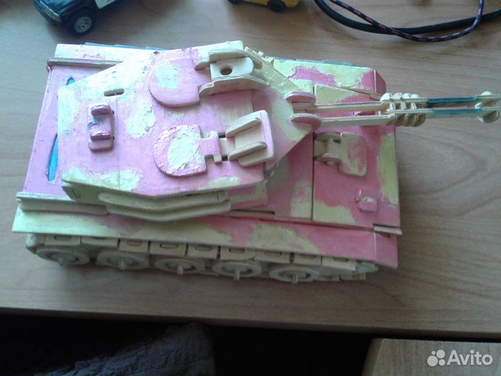 Игрушки мальчику солдатики/танк/машинки