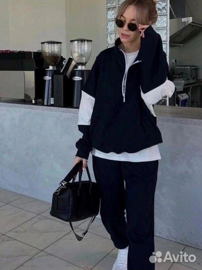 Спортивный костюм женский