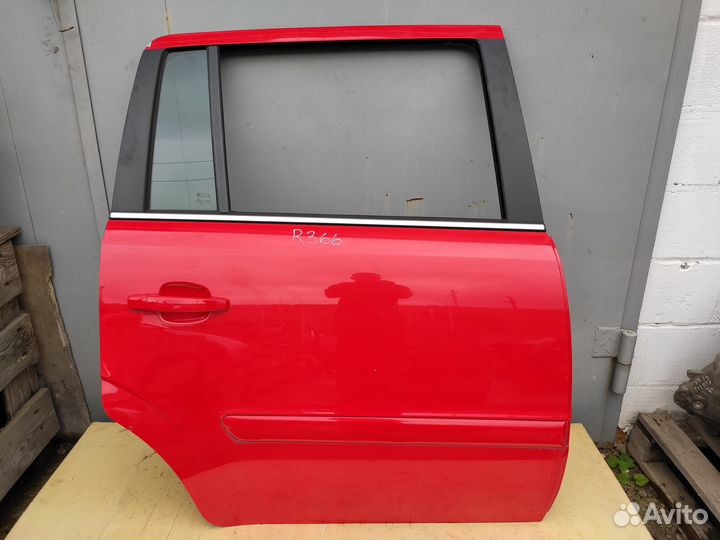 Дверь задняя правая на Opel Zafira B