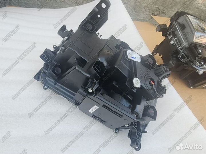 Фары передние Toyota Land Cruiser Prado 250