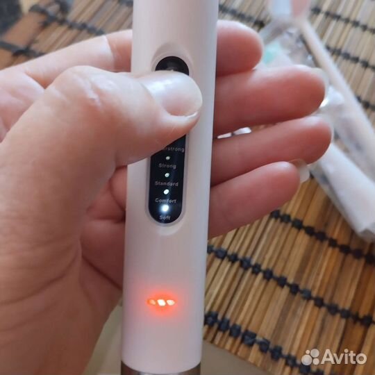 Электрическая зубная щетка