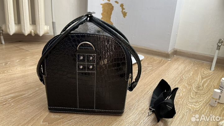 Чемодан с бьюти кейсом