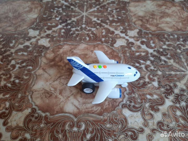 Трамвай со звуковыми эффектами