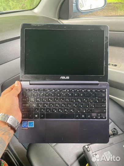 Нетбук asus E203M
