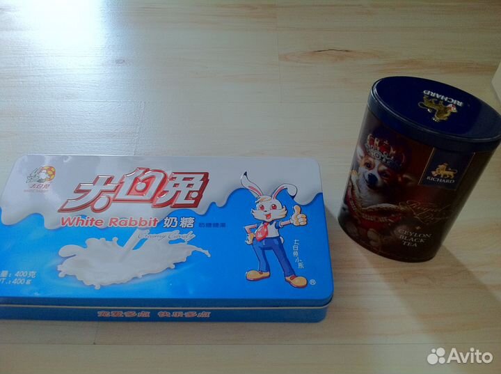 Коробки жестяные и деревянная из-под чая