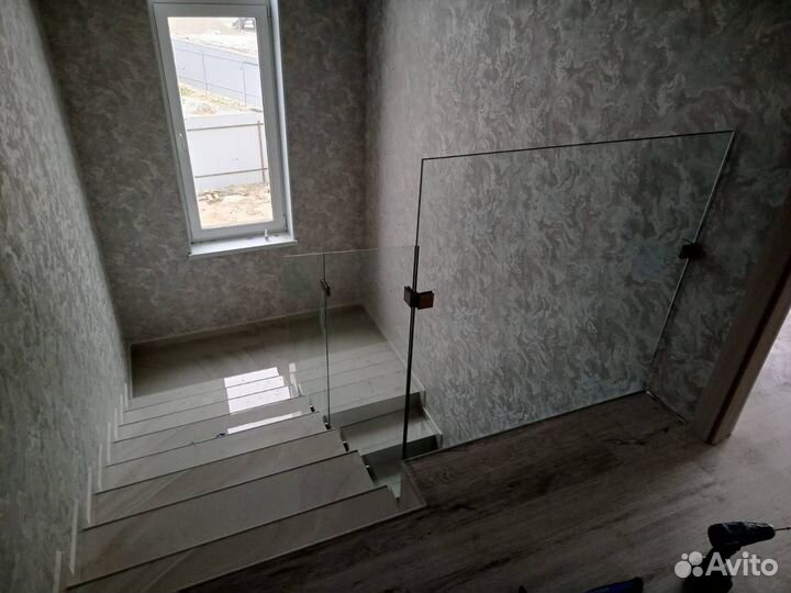 Стеклянные перила для лестниц